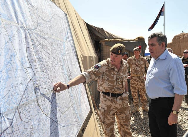 Gordon Brown with then-lieutenant colonel Roly Walker looking at a map in Afghanistan in 2010