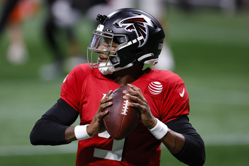 ATLANTA, GEORGIA - AUGUST 2: Michael Penix Jr. #9 of the Atlanta Falcons passes during NFL training camp at Mercedes-Benz Stadium on August 2, 2024 in Atlanta, Georgia. (Photo by Todd Kirkland/Getty Images)