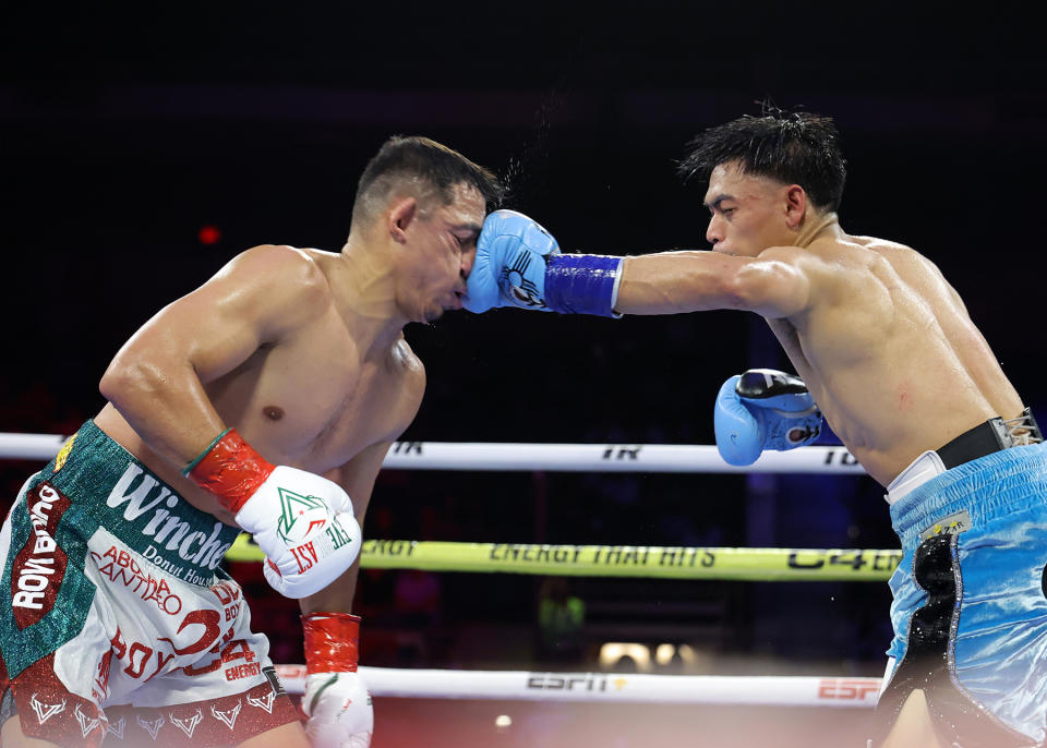 Angelo Leo delivered the perfect one-punch knockout to stun Luis Lopez on Saturday night.
(Mikey Williams/Top Rank)