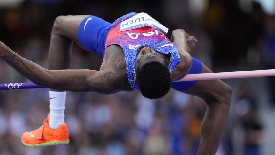 Shelby McEwen, of the United States, competes in the men's high jump final at the 2024 Summer Olympics, Saturday, Aug. 10, 2024, in Saint-Denis, France. (AP Photo/Bernat Armangue)