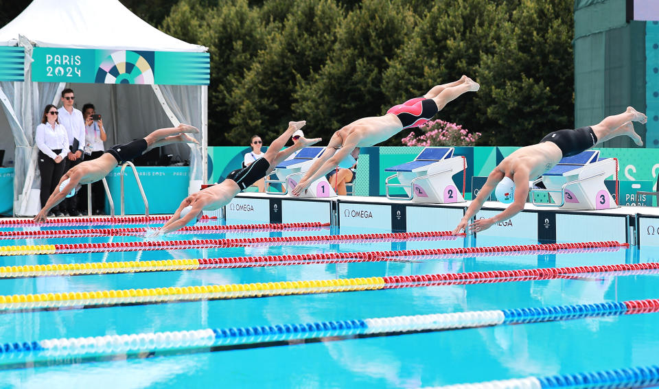 Paris 2024 Olympics - Modern Pentathlon - Men's SF A Swimming 200m Freestyle - Chateau de Versailles, Versailles, France - August 09, 2024. Athletes start the race. REUTERS/Zohra Bensemra