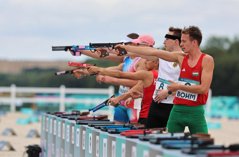 Paris 2024 Olympics - Modern Pentathlon - Men's SF A Laser Run - Chateau de Versailles, Versailles, France - August 09, 2024. Fabian Liebig of Germany and Csaba Bohm of Hungary in action. REUTERS/Zohra Bensemra