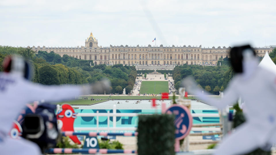 dpatop - 09 August 2024, France, Versailles: Olympia, Paris 2024, Individual, Men, Fencing Bonus Round, view of the Palace of Versailles with the fencing competitions in the foreground. Photo: Rolf Vennenbernd/dpa (Photo by Rolf Vennenbernd/picture alliance via Getty Images)