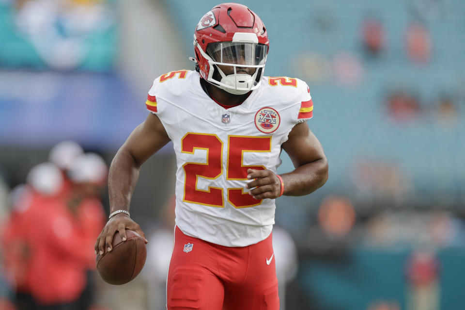 JACKSONVILLE, FL - AUGUST 10: Kansas City Chiefs running back Clyde Edwards-Helaire (25) warms up before the game between the Kansas City Chiefs and the Jacksonville Jaguars on August 10, 2024 at EverBank Stadium in Jacksonville, Fl. (Photo by David Rosenblum/Icon Sportswire via Getty Images)