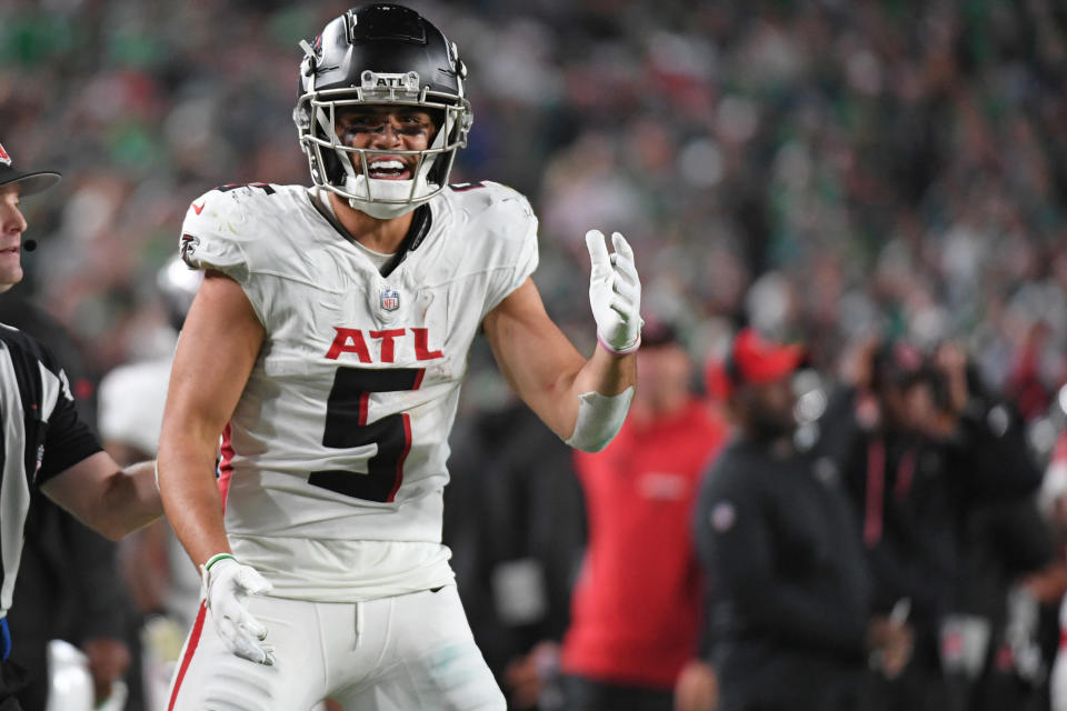 Sep 16, 2024; Philadelphia, Pennsylvania, USA; Atlanta Falcons wide receiver Drake London (5) celebrates his touchdown catch late in the fourth quarter against the Philadelphia Eagles at Lincoln Financial Field. Mandatory Credit: Eric Hartline-Imagn Images