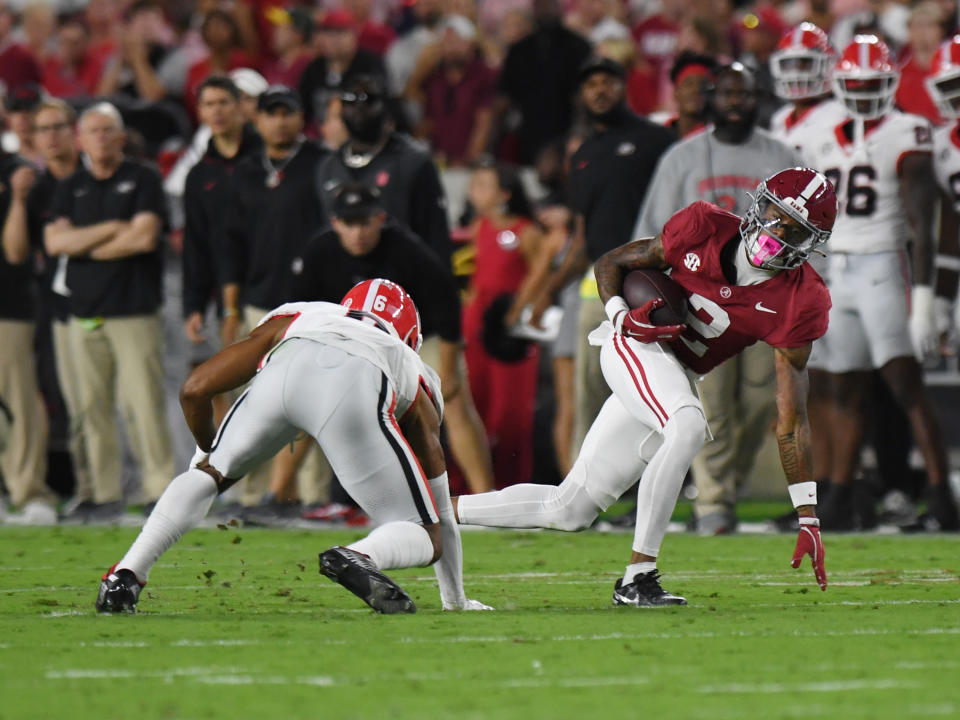 TUSCALOOSA, AL - SEPTEMBER 28: Alabama Crimson Tide wide receiver Ryan Williams (2) rushes the ball during the college football game between the Georgia Bulldogs and the Alabama Crimson Tide on September 28, 2024, at Bryant-Denny Stadium in Tuscaloosa, AL. (Photo by Jeffrey Vest/Icon Sportswire via Getty Images)