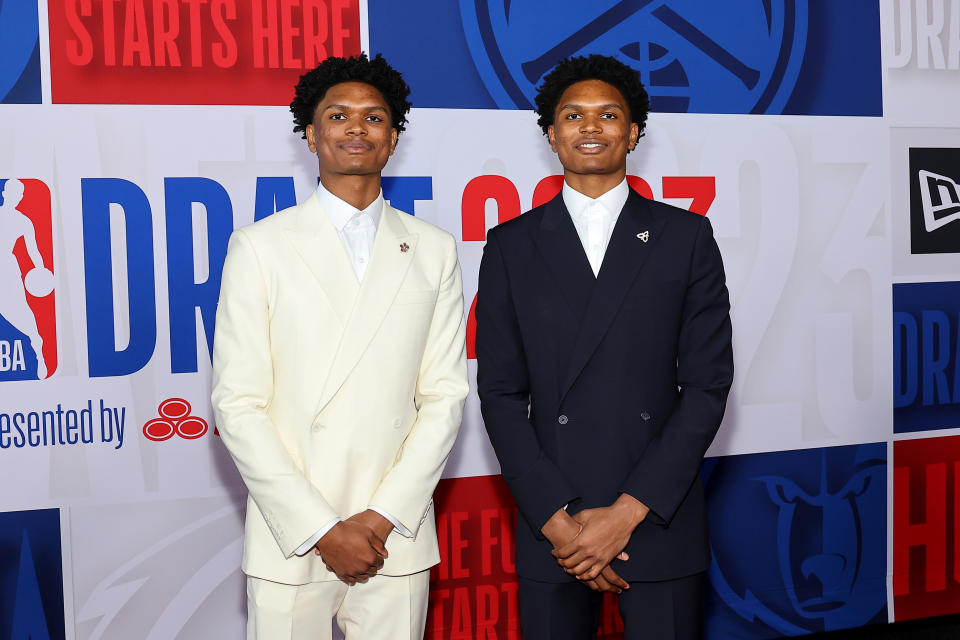 NEW YORK, NEW YORK - JUNE 22: (L-R) Amen Thompson and Ausar Thompson arrive prior to the first round of the 2023 NBA Draft at Barclays Center on June 22, 2023 in the Brooklyn borough of New York City. NOTE TO USER: User expressly acknowledges and agrees that, by downloading and or using this photograph, User is consenting to the terms and conditions of the Getty Images License Agreement. (Photo by Arturo Holmes/Getty Images)