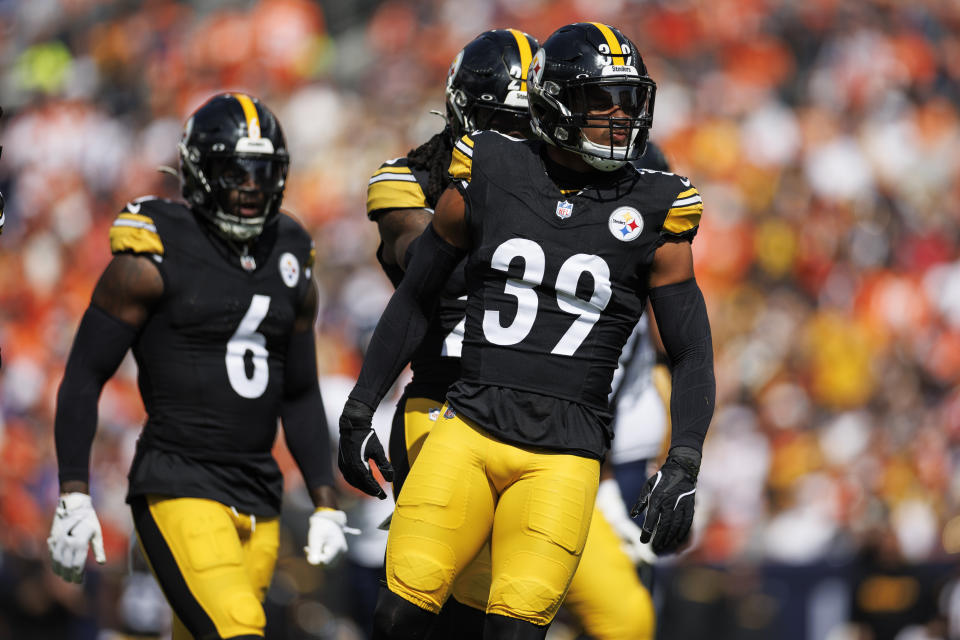 DENVER, CO - SEPTEMBER 15: Safety Minkah Fitzpatrick #39 of the Pittsburgh Steelers celebrates during the first quarter of an NFL football game against the Denver Broncos, at Empower Field at Mile High on September 15, 2024 in Denver, Colorado. (Photo by Brooke Sutton/Getty Images)