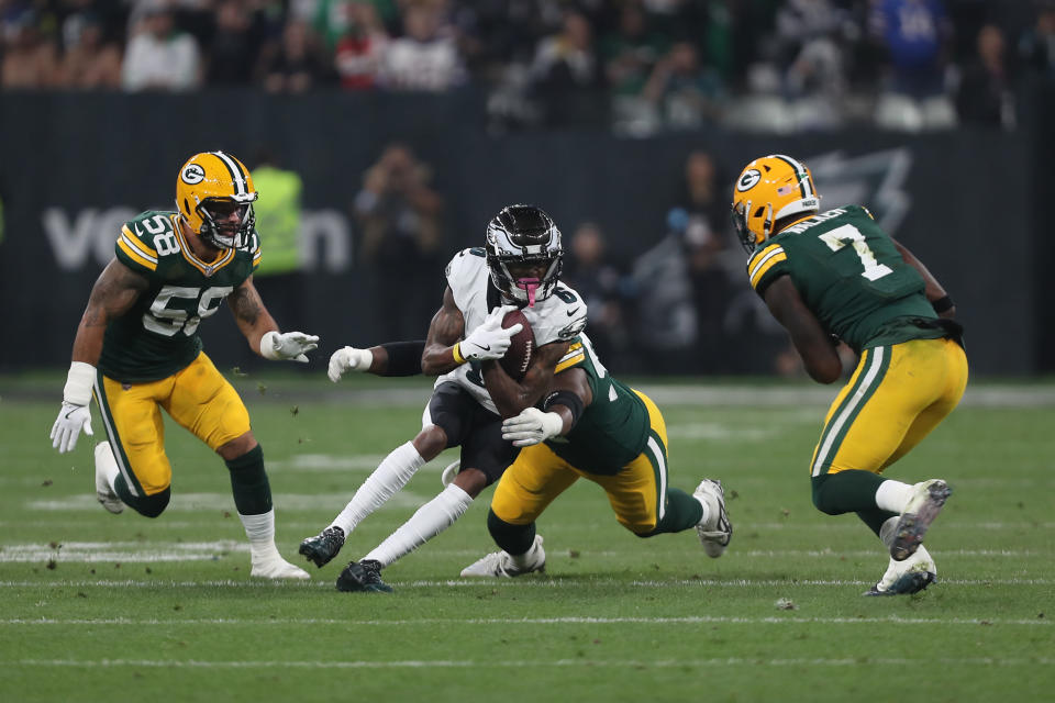 DeVonta Smith of the Philadelphia Eagles runs after a catch against the Packers. (Photo by Wagner Meier/Getty Images)