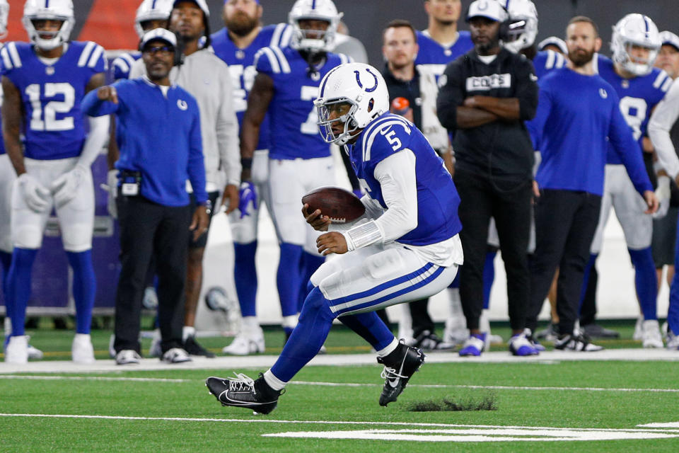 CINCINNATI, OH - AUGUST 22: Indianapolis Colts quarterback Anthony Richardson (5) carries the ball during the game against the Indianapolis Colts and the Cincinnati Bengals on August 22, 2024, at Paycor Stadium in Cincinnati, OH. (Photo by Ian Johnson/Icon Sportswire via Getty Images)