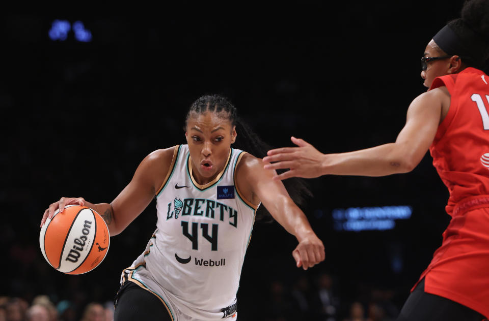 NEW YORK, NEW YORK - SEPTEMBER 19: Betnijah Laney-Hamilton #44 of the New York Liberty drives to the basket against the Atlanta Dream at Barclays Center on September 19, 2024 in the Brooklyn borough of New York City. The Dream defeated the Liberty 78-67. NOTE TO USER: User expressly acknowledges and agrees that, by downloading and or using this photograph, User is consenting to the terms and conditions of the Getty Images License Agreement. (Photo by Bruce Bennett/Getty Images)