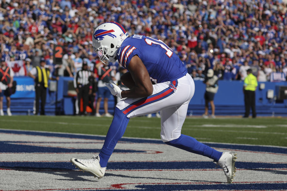 Buffalo Bills wide receiver Amari Cooper (18) 