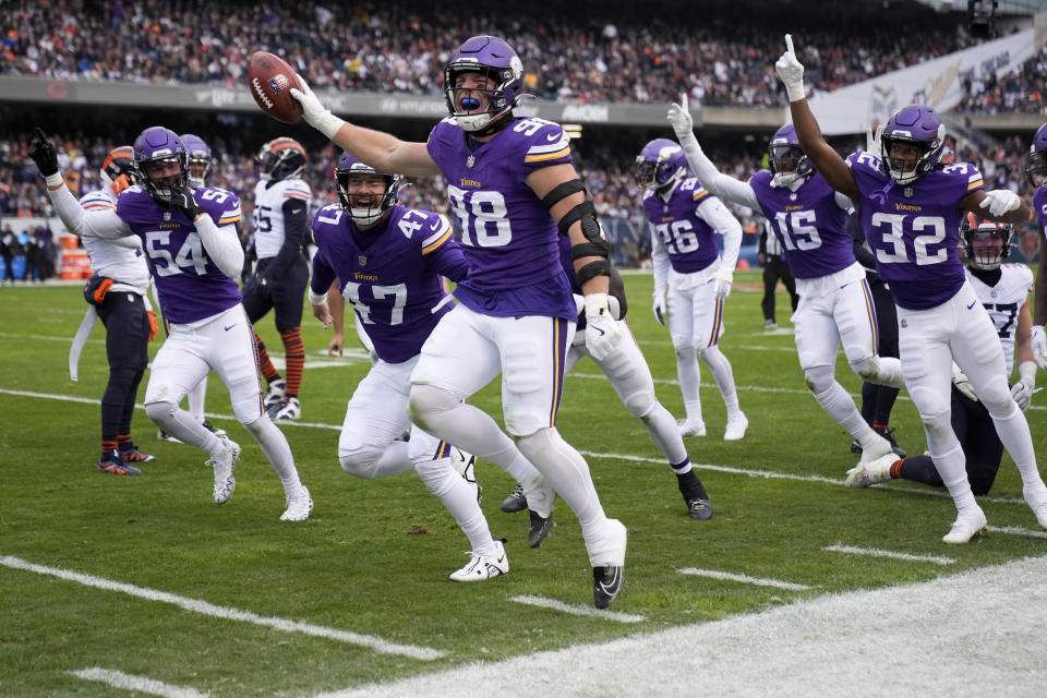 Vikings linebacker Bo Richter celebrates with his teammates after recovering a muffed Bears punt. (AP Photo/Erin Hooley)