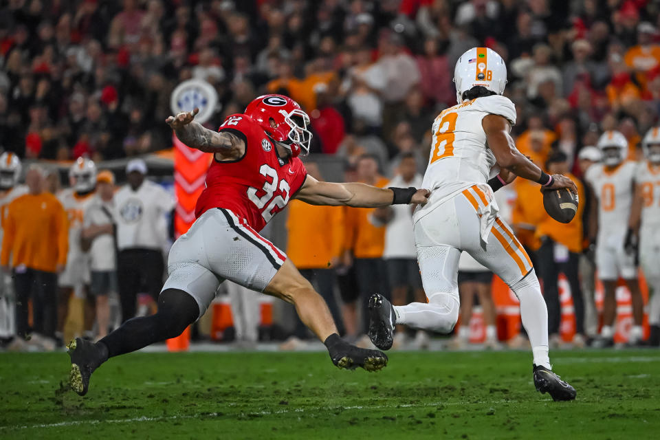 ATHENS, GA - NOVEMBER 16: Georgia Bulldogs linebacker Chaz Chambliss (32) puts pressure on Tennessee Volunteers quarterback Nico Iamaleava (8) during the college football game between the Tennessee Volunteers and the Georgia Bulldogs on November 16, 2024, on Dooley Field at Sanford Stadium in Athens, GA. (Photo by John Adams/Icon Sportswire via Getty Images)