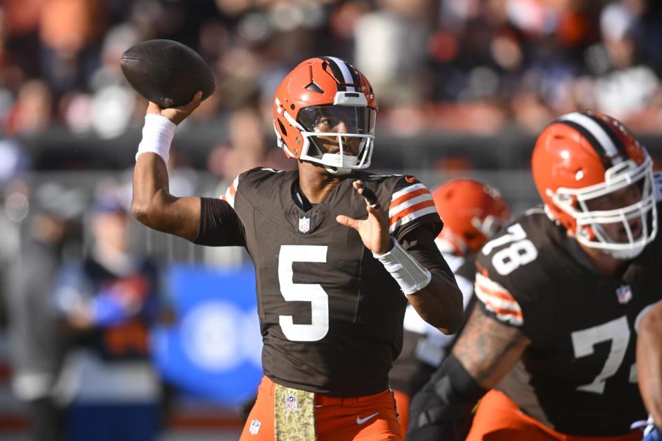 Cleveland Browns quarterback Jameis Winston (5) passes against Chargers.