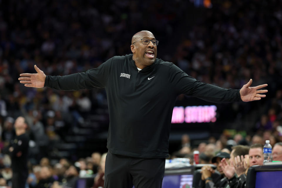 SACRAMENTO, CALIFORNIA - DECEMBER 19: Sacramento Kings head coach Mike Brown reacts towards his bench during their game against the Los Angeles Lakers in the first half at Golden 1 Center on December 19, 2024 in Sacramento, California. NOTE TO USER: User expressly acknowledges and agrees that, by downloading and/or using this photograph, user is consenting to the terms and conditions of the Getty Images License Agreement. (Photo by Ezra Shaw/Getty Images)