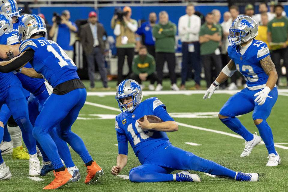 Dec 5, 2024; Detroit, Michigan, USA; Detroit Lions quarterback Jared Goff (16) burns some time off of the clock late in the fourth quarter of the game against the Green Bay Packers at Ford Field. Mandatory Credit: David Reginek-Imagn Images