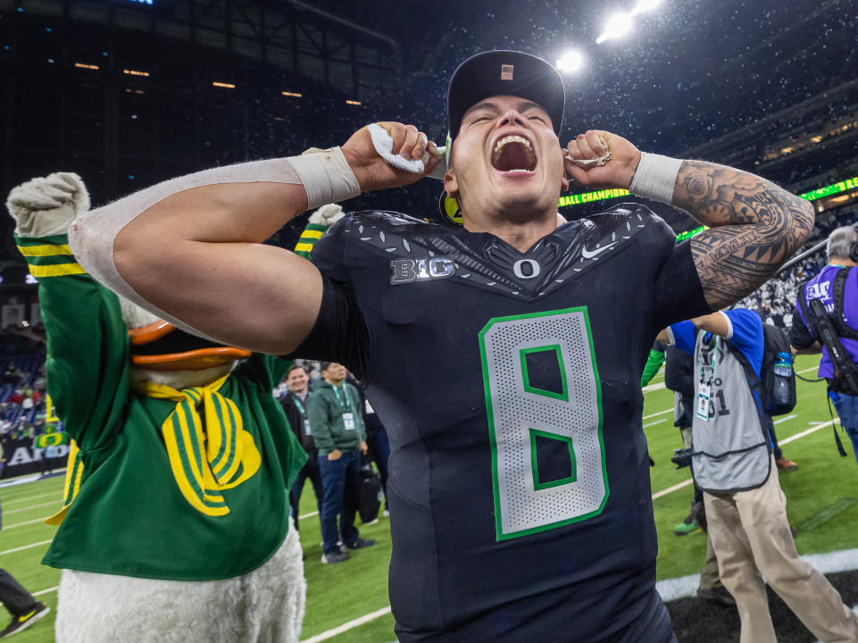 We know who the No. 1 team will be after Oregon stayed perfect on Saturday. How will the rest of the field look? (Michael Hickey/Getty Images)