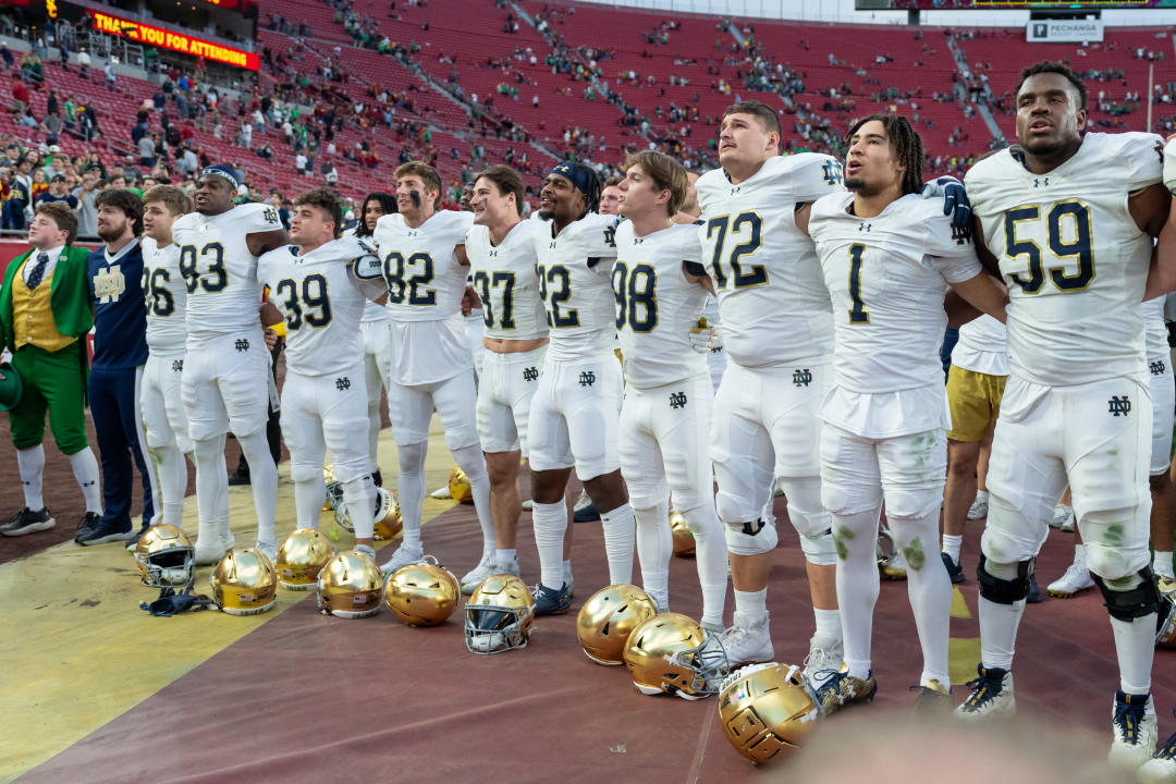 LOS ANGELES, CA - NOVEMBER 30: Notre Dame Fighting Irish team singing Notre Dame Victory March during a game between Notre Dame Fighting Irish and University of Southern California at Los Angeles Memorial Coliseum on November 30, 2024 in Los Angeles, California. (Photo by Melinda Meijer/ISI Photos/Getty Images)