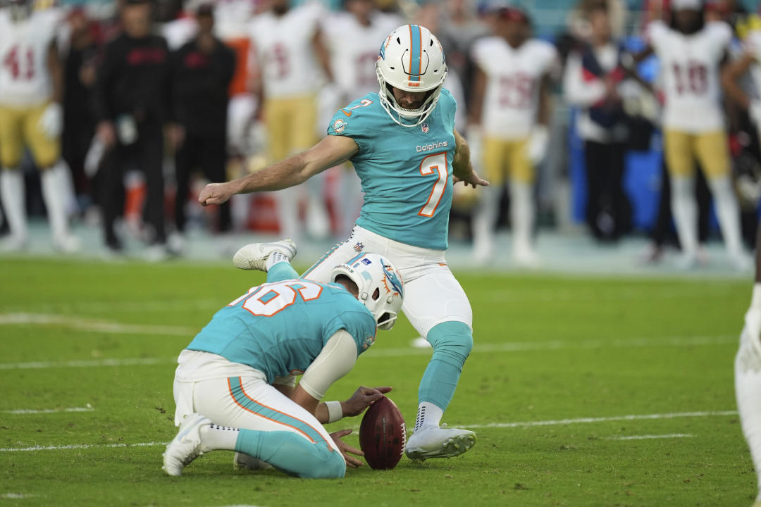 Miami Dolphins place kicker Jason Sanders (7) kicks at field goal during the first half of an NFL football game against the San Francisco 49ers, Sunday, Dec. 22, 2024, in Miami Gardens, Fla. (AP Photo/Rebecca Blackwell)