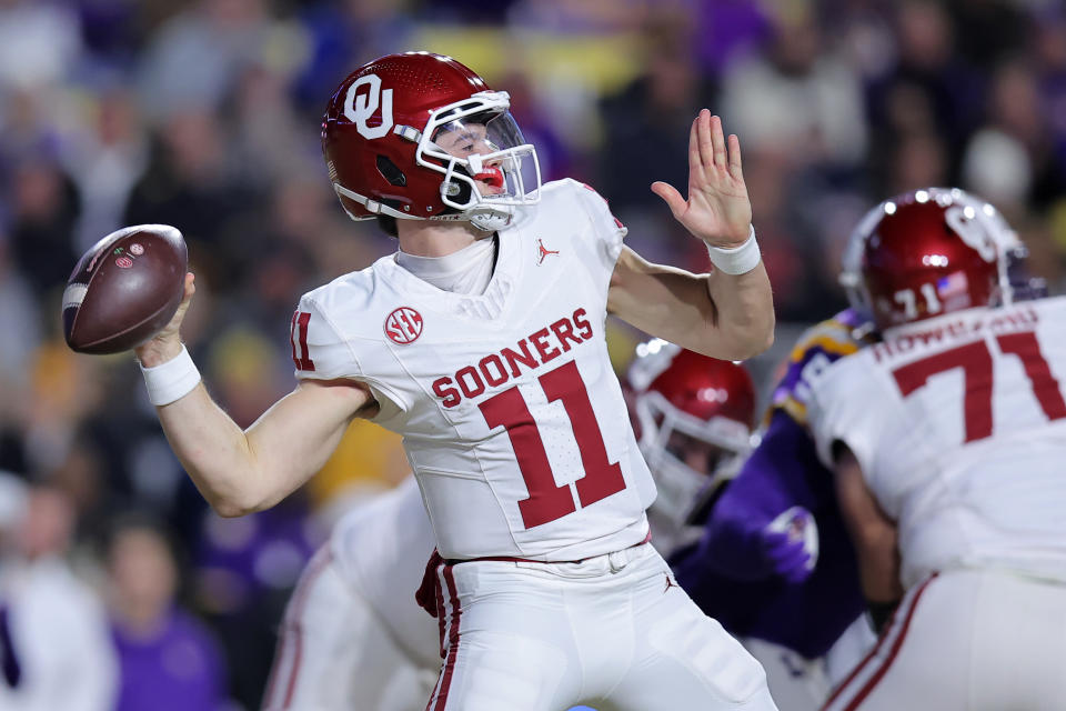 BATON ROUGE, LOUISIANA - NOVEMBER 30: Jackson Arnold #11 of the Oklahoma Sooners throws the ball during the first half against the LSU Tigers at Tiger Stadium on November 30, 2024 in Baton Rouge, Louisiana. (Photo by Jonathan Bachman/Getty Images)