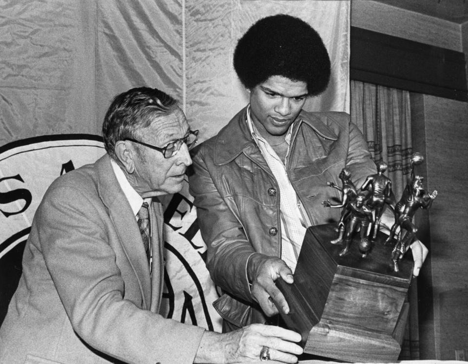 John Wooden (left) and Marques Johnson, winner of John R. Wooden award, in 1977.