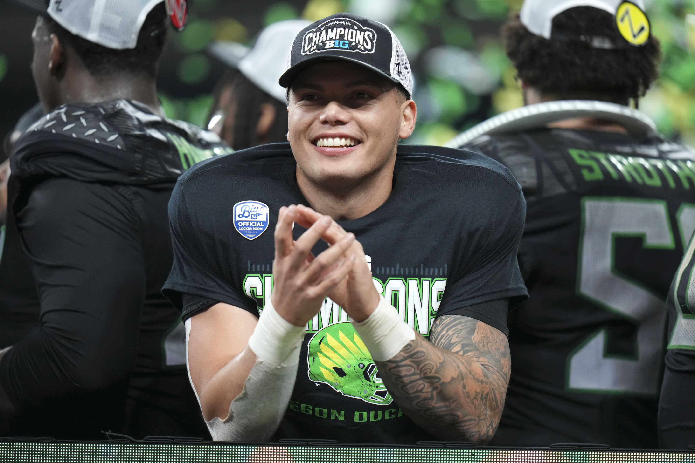 Oregon quarterback Dillon Gabriel celebrates after the Big Ten championship NCAA college football game against Penn State, Saturday, Dec. 7, 2024, in Indianapolis. (AP Photo/AJ Mast)