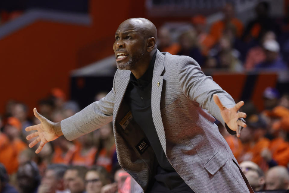 CHAMPAIGN, ILLINOIS - NOVEMBER 17: Head coach Roger Powell of the Valparaiso Crusaders reacts after a play in the game against the Illinois Fighting Illini at State Farm Center on November 17, 2023 in Champaign, Illinois. (Photo by Justin Casterline/Getty Images)