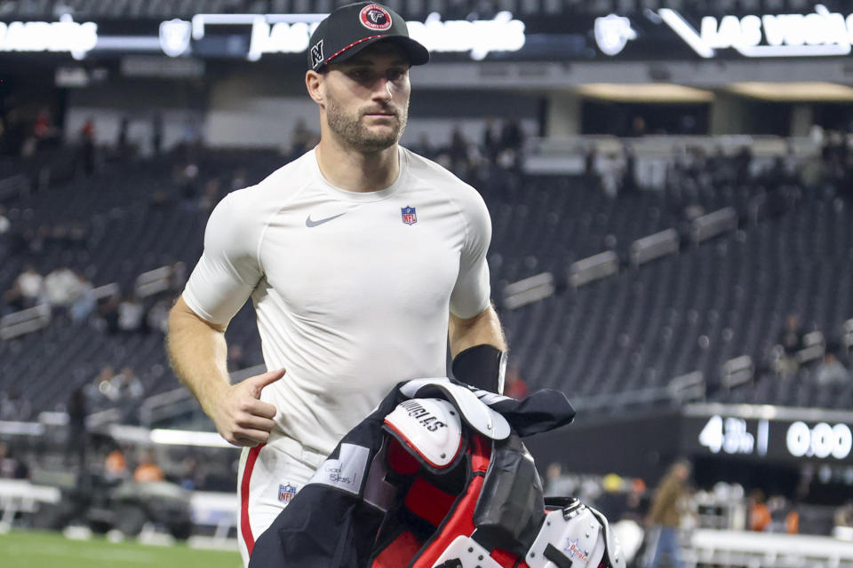 LAS VEGAS, NEVADA - DECEMBER 16: Kirk Cousins #18 of the Atlanta Falcons jogs off the field after his team's 15-9 win against the Las Vegas Raiders at Allegiant Stadium on December 16, 2024 in Las Vegas, Nevada. (Photo by Ian Maule/Getty Images)