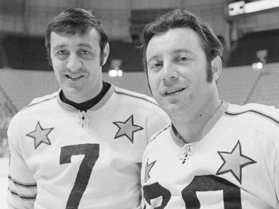 Phil (left) and Tony Esposito before the 1970 All-Star Game. (Bettmann Archives/Getty Images)