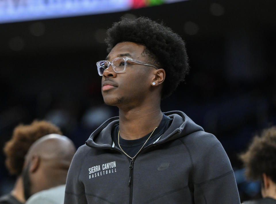 ELMONT, NY - Bryce James will be playing his college basketball for the Arizona Wildcats beginning next season. He is currently a three-star shooting guard at Sierra Canyon High School in California. (Photo by Jonathan Jones/Icon Sportswire via Getty Images)