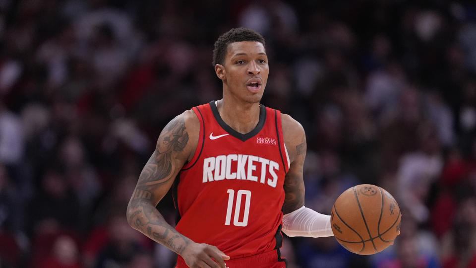 Houston Rockets' Jabari Smith Jr. (10) brings the ball up the court against the Dallas Mavericks during the second half of an NBA basketball game Wednesday, Jan. 1, 2025, in Houston. The Rockets won 110-99. (AP Photo/David J. Phillip)