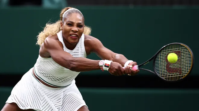 Serena Williams’ Wimbledon Return Hits Knee Scare