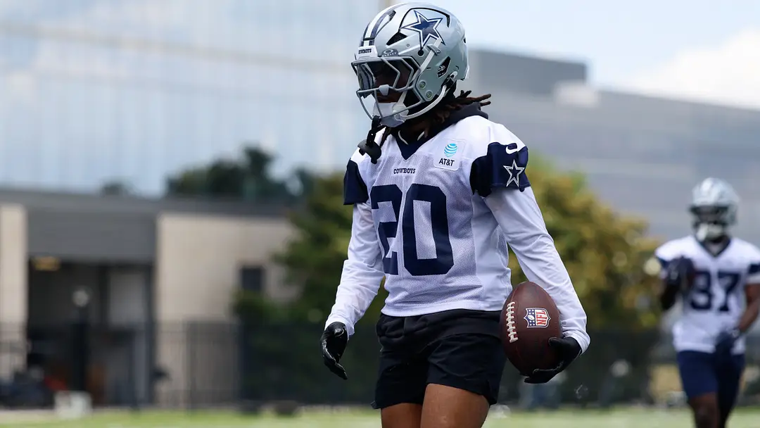 Cowboys RB Malik Davis Carted Off, Week 2 Status in Doubt
