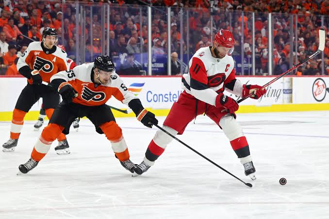Carolina Hurricanes Beat Flyers 3-2 In Overtime For First Win